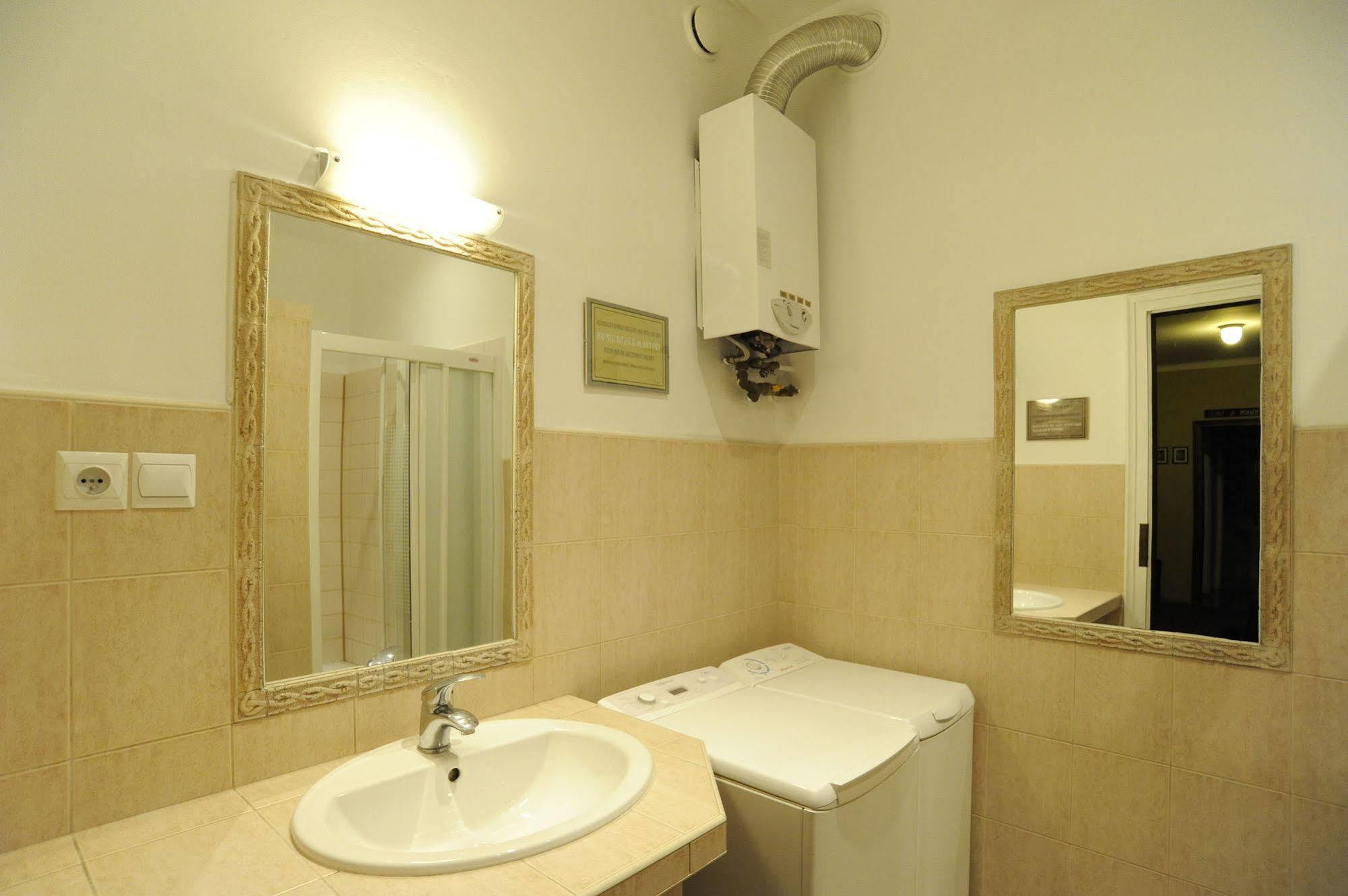 Deco Hostel